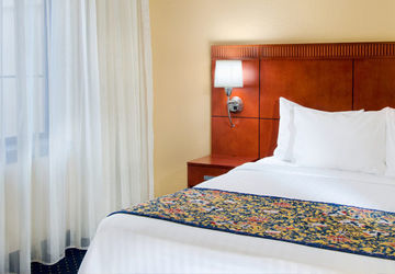 Courtyard St. Louis Westport Plaza Hotel